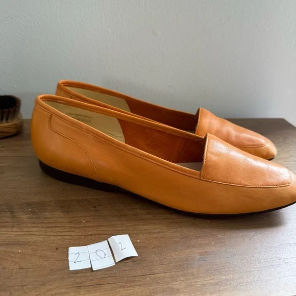 Enzo Angiolini Women's Orange Loafers - Picture 3 of 8